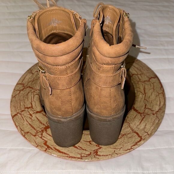 Guess 9.5 M Jaylee Light Brown Faux Leather Lace-up Side Zip Heeled Ankle Boots - Picture 9 of 17